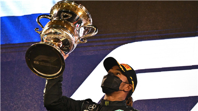 F1新賽季揭幕戰漢密爾頓力壓維斯塔潘奪冠 收獲個人職業生涯的第96冠